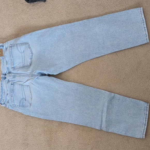 American Eagle Mom Jean Light Denim Wash Women's Size 12 Short - Picture 5 of 5